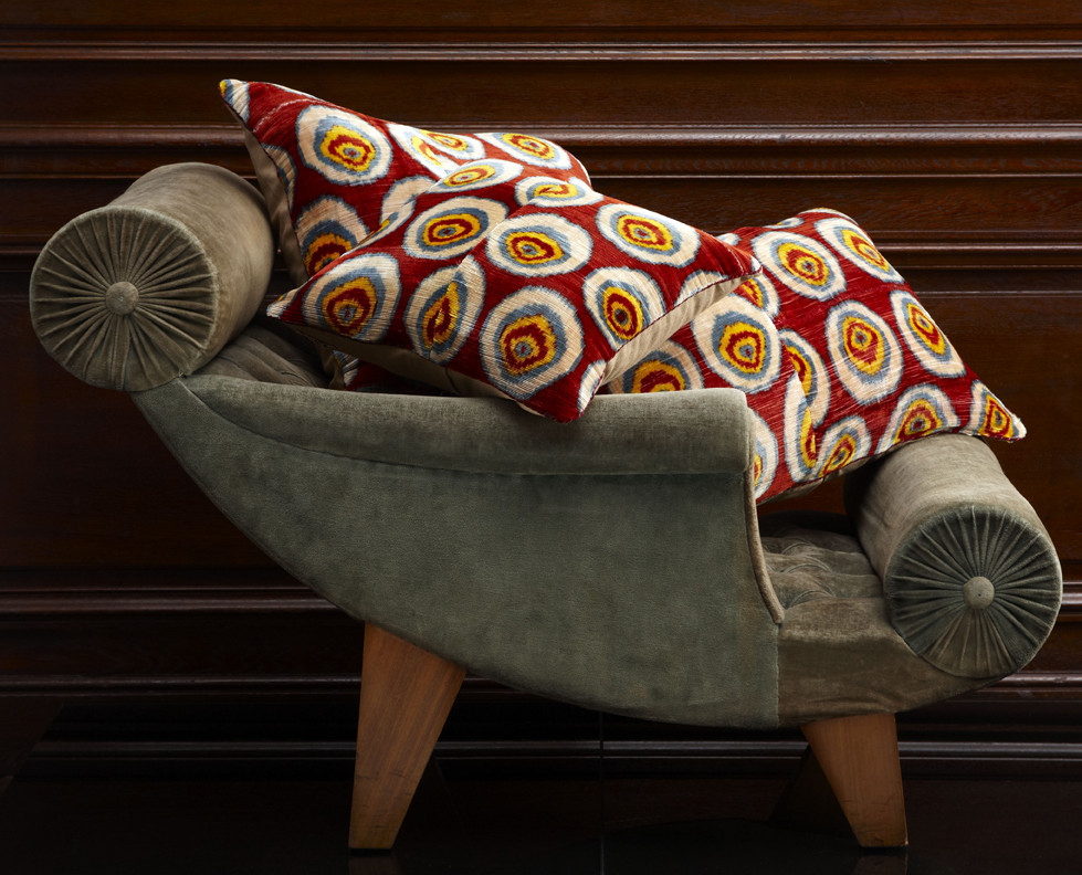madeleine-weinrib-neueu-gallerie-cushions-decorating-ikat-velvet-kotur