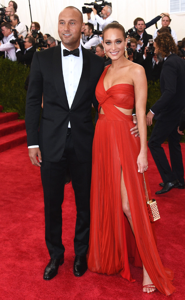 Hannah-Davis-KOTUR-clutch-Met-Gala-5-April-2015