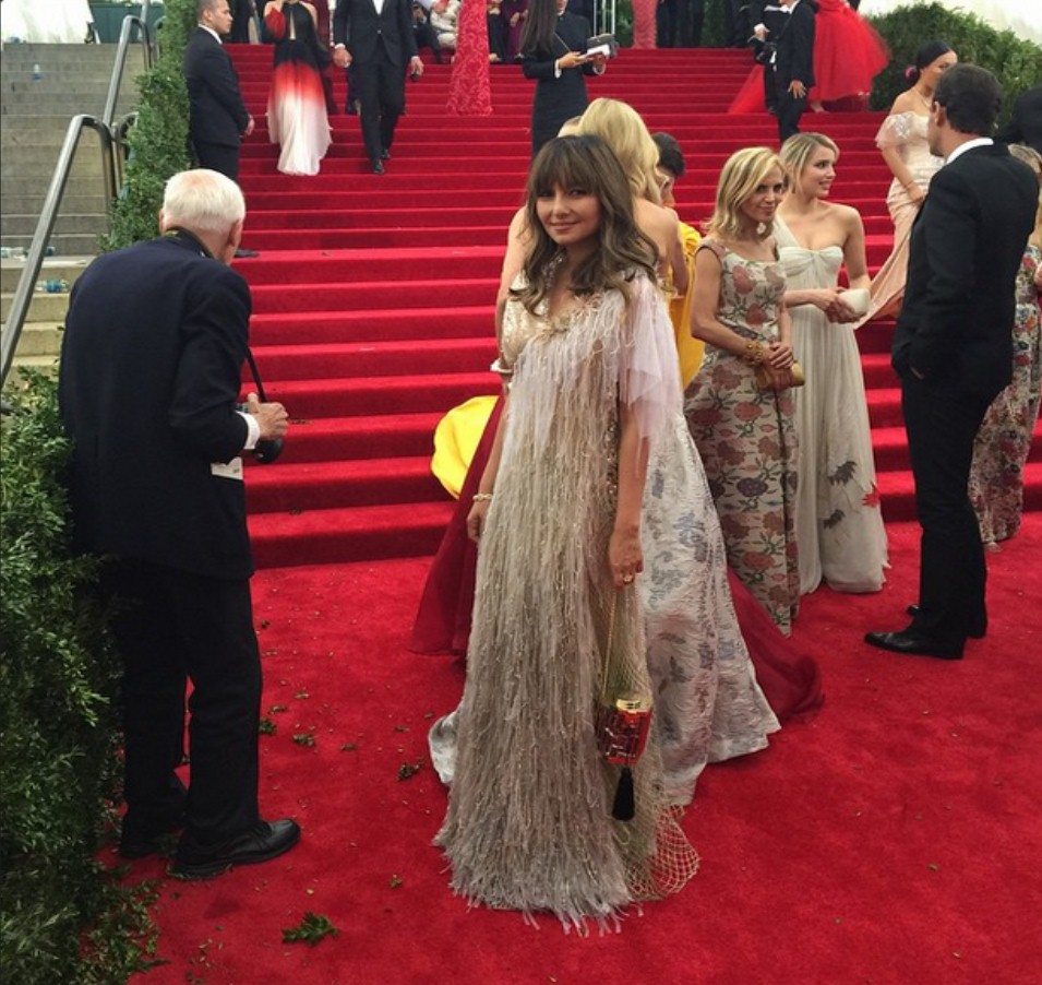 nasiba-adilova-KOTUR-clutch-Met-Gala-5-April-2015